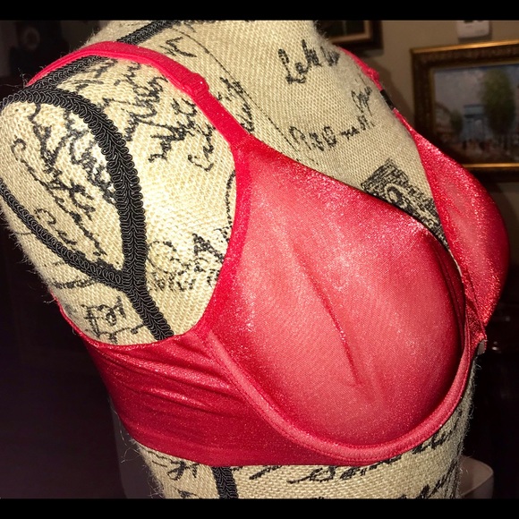 Victoria ‘s Secret NWT red shimmer bra 36C - Picture 3 of 8